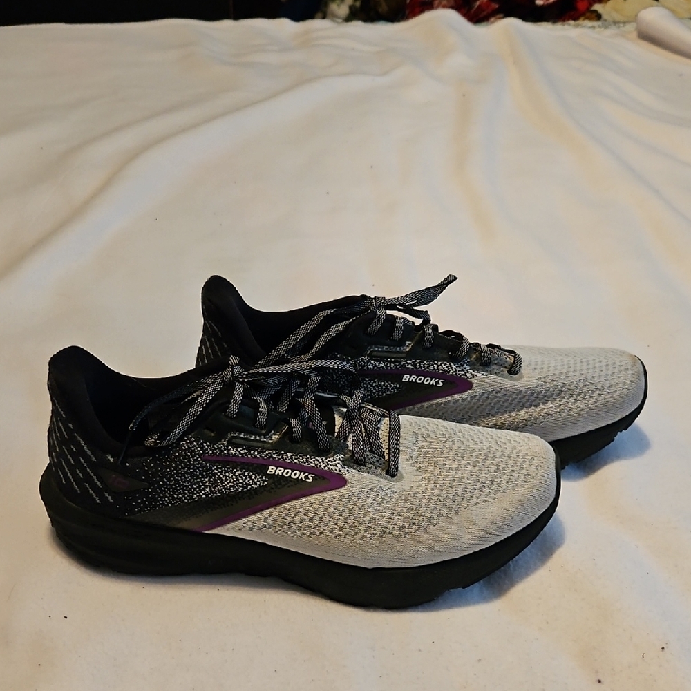 Brooks Women’s Gray Running Shoes with Black & Purple Accents